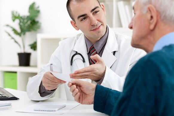 Going to the doctor because of the pathological discharge to the men